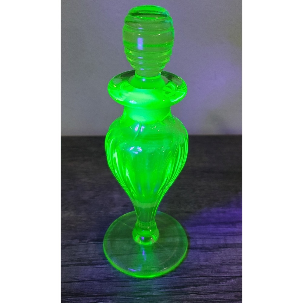 Vintage Uranium Glass Green Vanity Perfume Bottle Decanter Glows 5.25" EUC